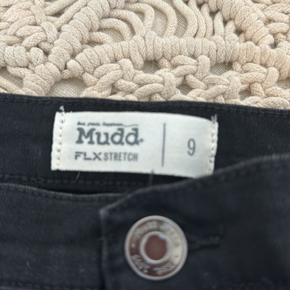 Black jean shorts with lace pockets - Picture 2 of 2